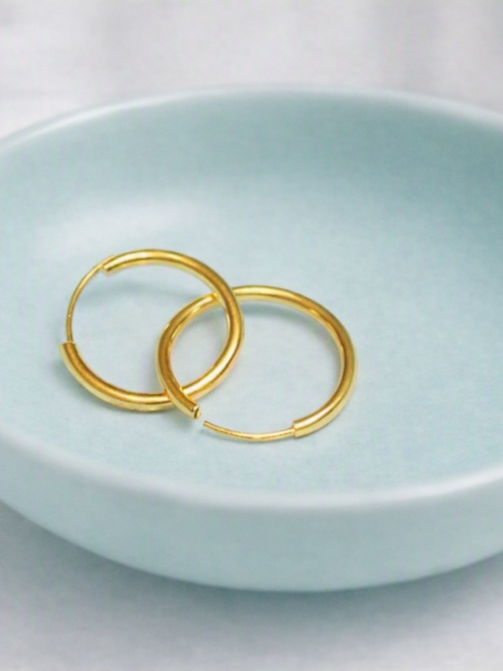 14K Gold Endless Circle Hoop Earrings — Minimalist Everyday Luxury - Picture 2 of 5